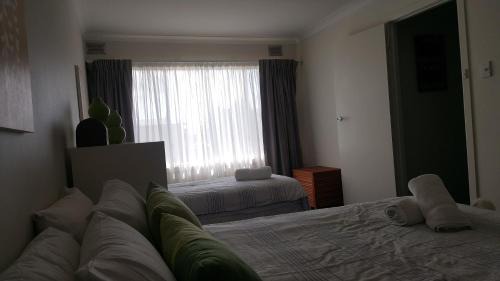 Ballina Villa | Escape to Villa Riviera on the River Front - Rated 9.4/10