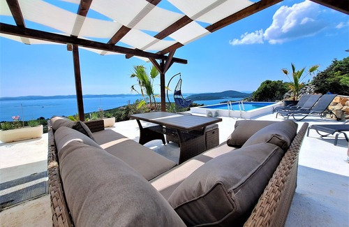 Tkon House | Villa Robinson: Romantic Stone House with Pool & Views