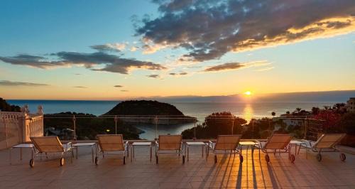 Mar Azul Villa | Relax at Villa ROCAZUL with Oceanfront Pool Access