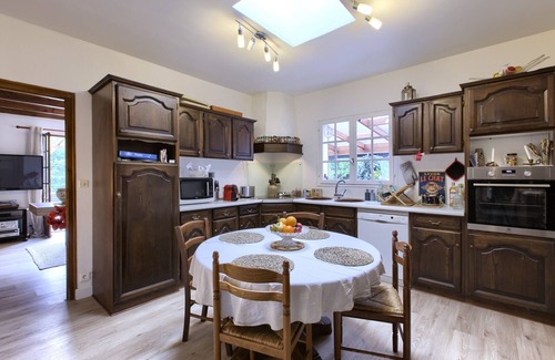 Saint-Aubin-de-Medoc Villa | Villa 'Rodolphe 8': Private Pool, Terrace & Wi-Fi Awaits