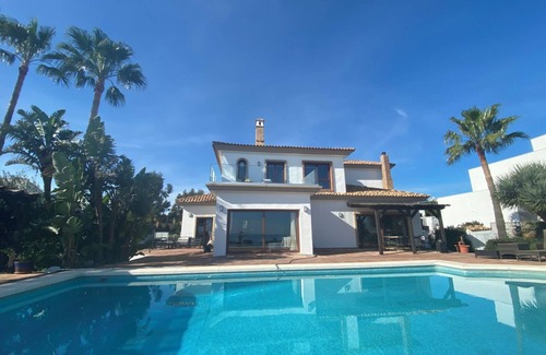 Manilva Villa | Villa 'Romano': Oceanfront Oasis with Private Pool & Wi-Fi