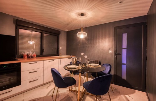 Saint-Cyr-l'Ecole Villa | Romantic Villa with Spa Just 15 Minutes from Paris