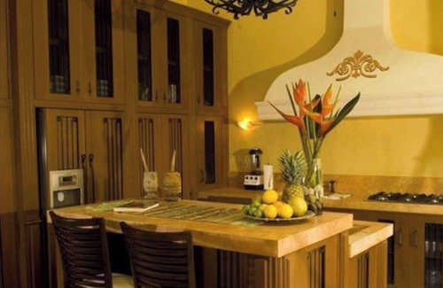 Centro House | Villa Romantica: Colonial Masterpiece with Pool & Spa