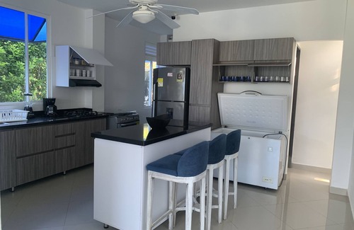 Santa Veronica Cabin | Villa Romantica: Just 5 Minutes from the Beach Awaits