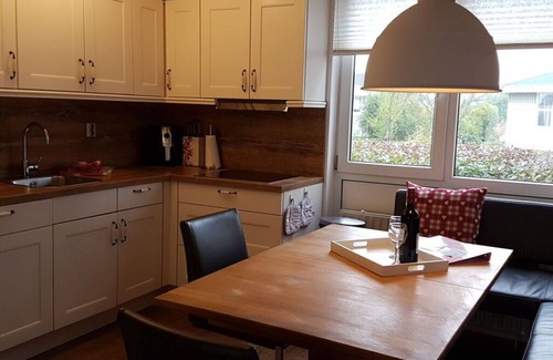 Makkum House | Indulge at Villa Romantika: Pet-Friendly with Spa & Breakfast