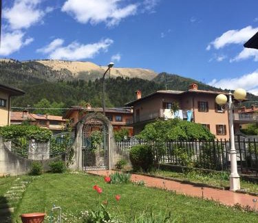Rovetta House | Discover Villa Romeo - Acero Rosso: Pet-Friendly Retreat