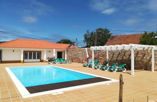 Alvaiazere House | Villa Rominha Alvaiázere: Poolside Oceanfront Escape