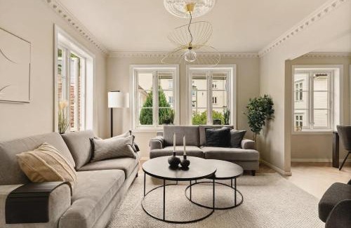 Sandviken House | Experience Villa Rosé I 1890: Family-Friendly Retreat