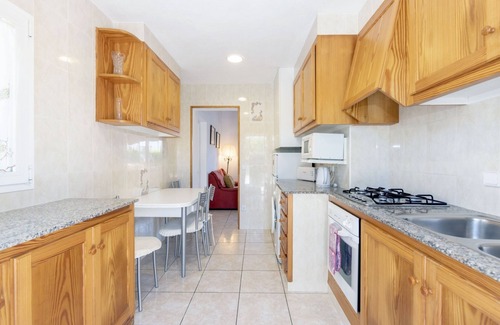 S'Algar Villa | Villa Rosa: Family-Friendly Retreat with BBQ and Free Wi-Fi