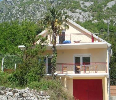 Donji Morinj House | Villa Rosa: 4-Star Family and Pet-Friendly Retreat