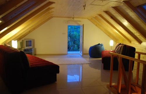 Donji Morinj House | Villa Rosa: 4-Star Family and Pet-Friendly Retreat