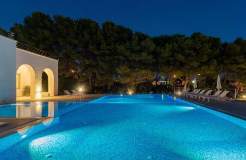 Marina di Pescoluse Villa | Villa Rosa Mediterranea: 4-Star Retreat with Oceanfront Bliss