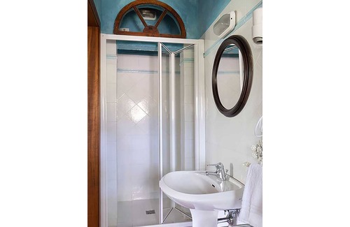 Lucarelli House | Villa Rosa Panzano: Relax by the Pool and Indulge in Spa
