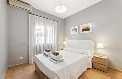 Playa del Cable Villa | Villa Rosa - VipVipVillas