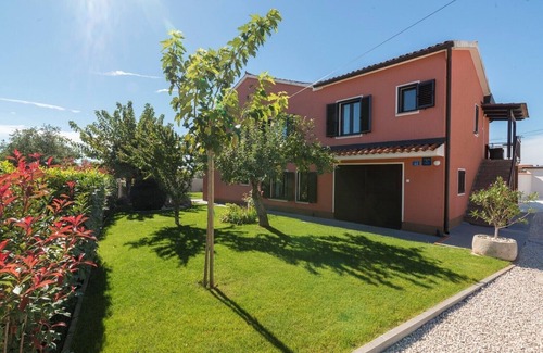Valica Villa | Villa Rosa with Pool, Steps from Kanegra Beach