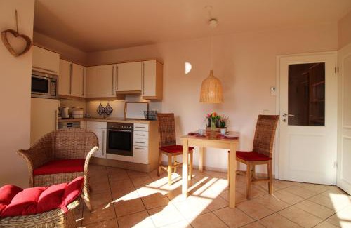 Alt Gaarz Apartment | Villa Rosita Fewo 5 - Family & Pet-Friendly Retreat