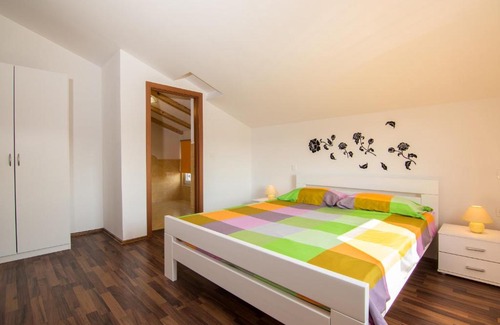 Vosteni House | Villa Roza: Pet-Friendly Retreat with Pool & High Ratings