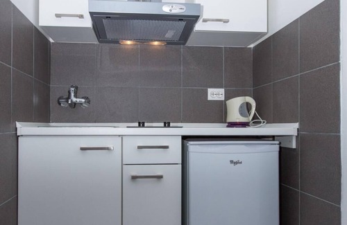 Rozat Apartment | Relaxing Villa Roza: One-Bedroom Apartment with Balcony