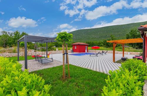 Slivno Villa | Villa Rubin: Oceanfront Getaway with Pool & 9.5 Rating