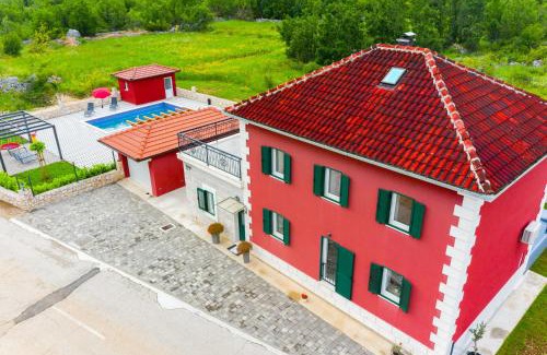 Slivno Villa | Villa Rubin: Oceanfront Getaway with Pool & 9.5 Rating