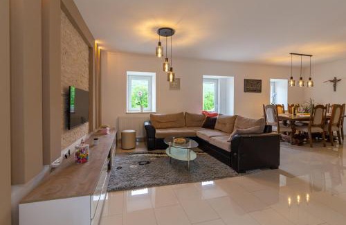 Slivno Villa | Villa Rubin: Oceanfront Getaway with Pool & 9.5 Rating
