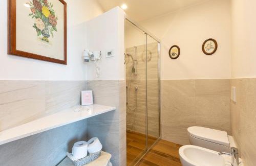 Stresa Apartment | Villa Rubino: Lakeside Getaway with Garden and Hot Tub