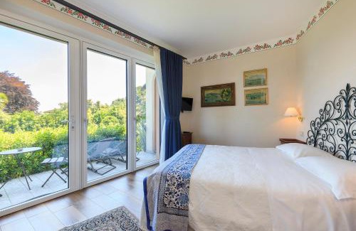 Stresa Apartment | Villa Rubino: Lakeside Getaway with Garden and Hot Tub