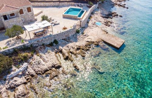 Okrug Villa | Unforgettable Villa Rudini: Oceanfront Oasis with Pool