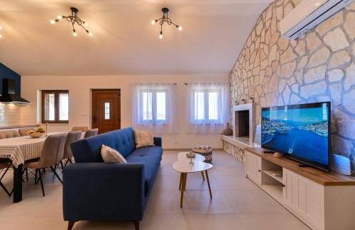 Okrug Villa | Unforgettable Villa Rudini: Oceanfront Oasis with Pool