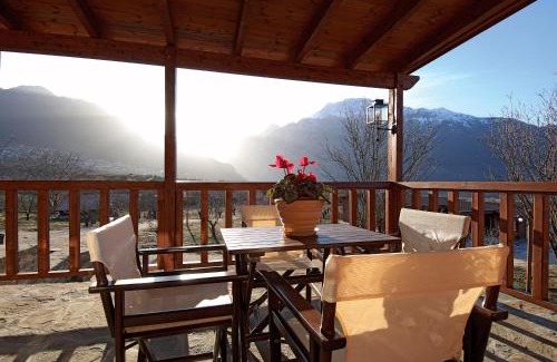 Konitsa Apartment | Pet-Friendly Villa Rustica: Rated 9.5 for Family Fun
