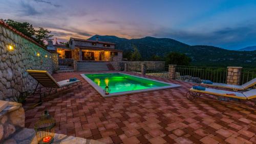 Vrgorac Villa | Villa Rusticale: Private Pool with Ocean View Escape
