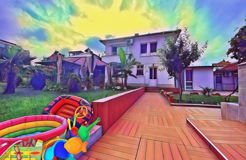 Kiten House | Oceanfront Villa Rusto: Guest Rated 9/10 & Family Friendly