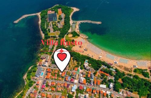 Kiten House | Oceanfront Villa Rusto: Guest Rated 9/10 & Family Friendly