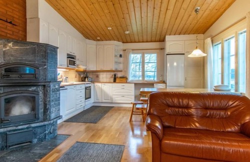 Leppavirta House | Villa Ruutana: Lake View Retreat with Spa & Family Amenities