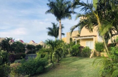 Albion House | Tranquil Villa with Pool in Serene Garden Oasis