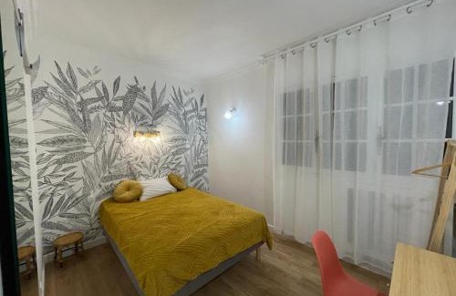 Noisy-le-Grand House | Discover Villa Sérénité: Oceanfront Retreat with Pool