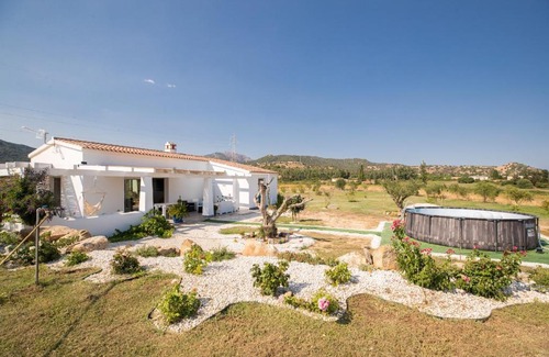 Loculi House | Pet-Friendly Villa s'ena e su juncu with Pool & High Ratings