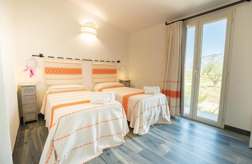 Loculi House | Pet-Friendly Villa s'ena e su juncu with Pool & High Ratings