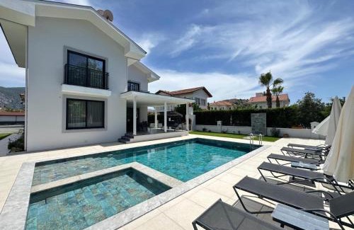 Dalyan City Center Villa | Experience Villa's Tomris: Oceanfront Bliss & 10/10 Reviews