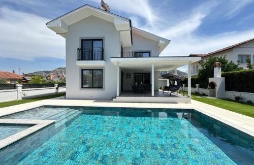 Dalyan City Center Villa | Experience Villa's Tomris: Oceanfront Bliss & 10/10 Reviews