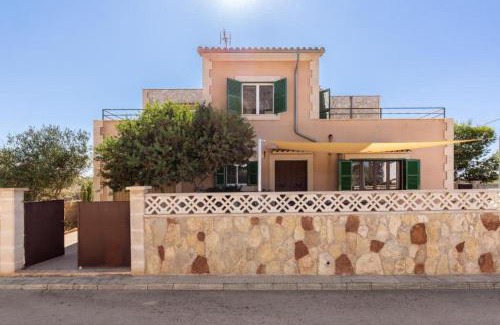 Cala Llombards Ski Chalet | Relaxing Villa Sa Llimonera with Pool & Child-Friendly Perks