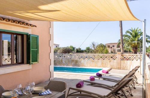 Cala Llombards Ski Chalet | Relaxing Villa Sa Llimonera with Pool & Child-Friendly Perks