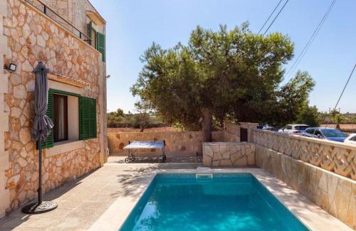 Cala Llombards Ski Chalet | Relaxing Villa Sa Llimonera with Pool & Child-Friendly Perks