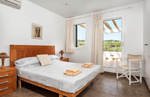Puerto Luz Villa | Family-Friendly Villa Sa Oreneta with Pool in Port de Addaia