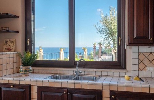 Capo d'Orlando Villa | Villa Sabrina - Scafa: Pet-Friendly Retreat with Ocean View