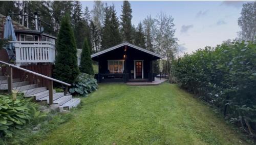 Salo House | Villa M&M: Family-Friendly Retreat with Hot Tub & Kitchen