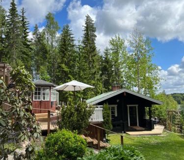 Salo House | Villa M&M: Family-Friendly Retreat with Hot Tub & Kitchen