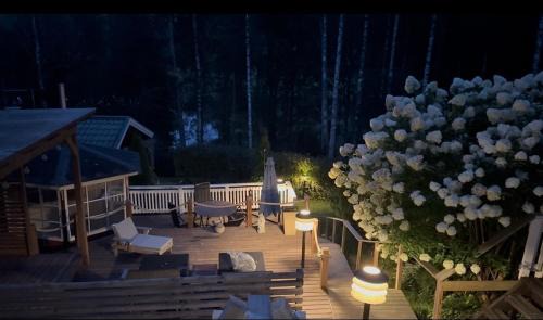 Salo House | Villa M&M: Family-Friendly Retreat with Hot Tub & Kitchen
