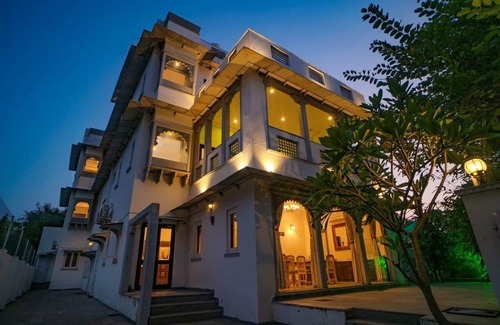 Bedla Villa | Elegant Villa Sagat Raaso: Premier Pool Retreat in Udaipur