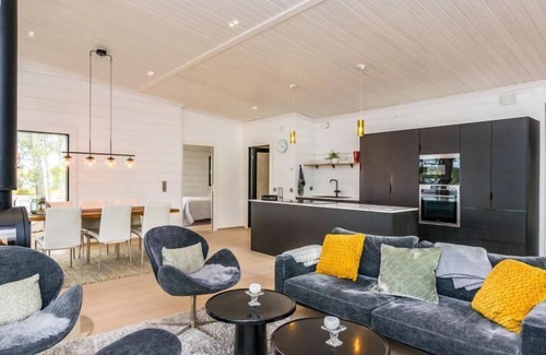 Ruokolahti House | Experience Villa Saimaan Joutsenlahti with Lake View & Spa